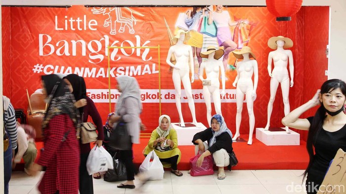 Little Bangkok Tanah Abang Ramai Jelang Ramadan Menjelang Ramadan, pusat perbelanjaan di Jakarta mulai ramai oleh pengunjung. Salah satunya adalah Little Bangkok di Tanah Abang, Selasa (5/3/2024).