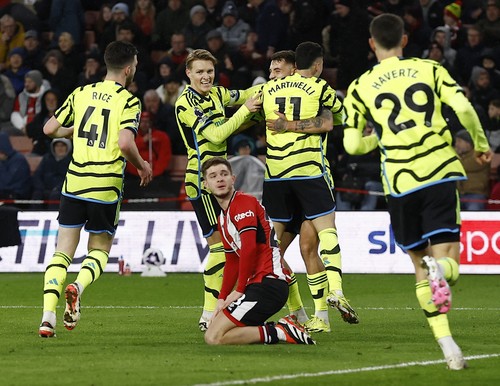 Soccer Football - Premier League - Sheffield United v Arsenal - Bramall Lane, Sheffield, Britain - March 4, 2024 Arsenals Gabriel Martinelli celebrates scoring their third goal with teammates Action Images via Reuters/Jason Cairnduff NO USE WITH UNAUTHORIZED AUDIO, VIDEO, DATA, FIXTURE LISTS, CLUB/LEAGUE LOGOS OR LIVE SERVICES. ONLINE IN-MATCH USE LIMITED TO 45 IMAGES, NO VIDEO EMULATION. NO USE IN BETTING, GAMES OR SINGLE CLUB/LEAGUE/PLAYER PUBLICATIONS.