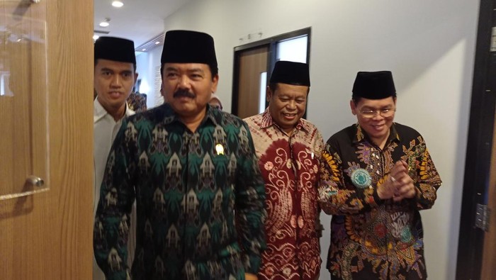 Menko Polhukam Hadi Tjahjanto sambangi MUI