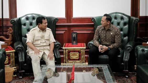 Menteri ATR Agus Harimurti Yudhoyono bertemu dengan Menhan Prabowo Subianto. Foto: Dok Kementerian ATR