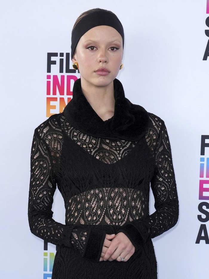 Mia Goth di Film Independent Spirit Awards pada Sabtu, 4 Maret 2023, di Santa Monica, California.