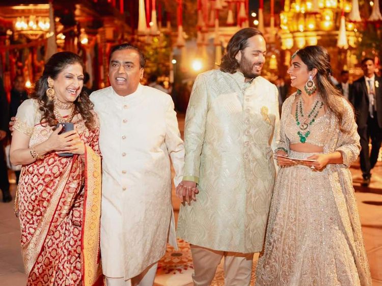 10 Foto Crazy Rich Mukesh Ambani Gelar Pesta Rp 2,3 T Sambut Calon Menantu