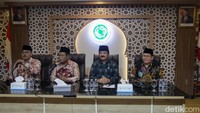 Hadi disambut langsung oleh Sekjen MUI Amirsyah Tambunan, serta Wakil Ketua Umum MUI KH Marsudi Syuhud dan Anwar Abbas. 