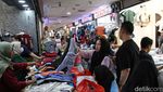 Pasar Tanah Abang Ramai Pembeli, Pedagang Senang