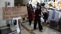 Para pengunjung adalah mereka yang membeli untuk keperluan pribadi hingga untuk dijual kembali. 
