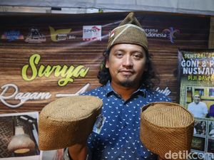 Warga Kudus Buat Peci Bahan Karung Goni, Tembus Sampai Irak dan Mekkah