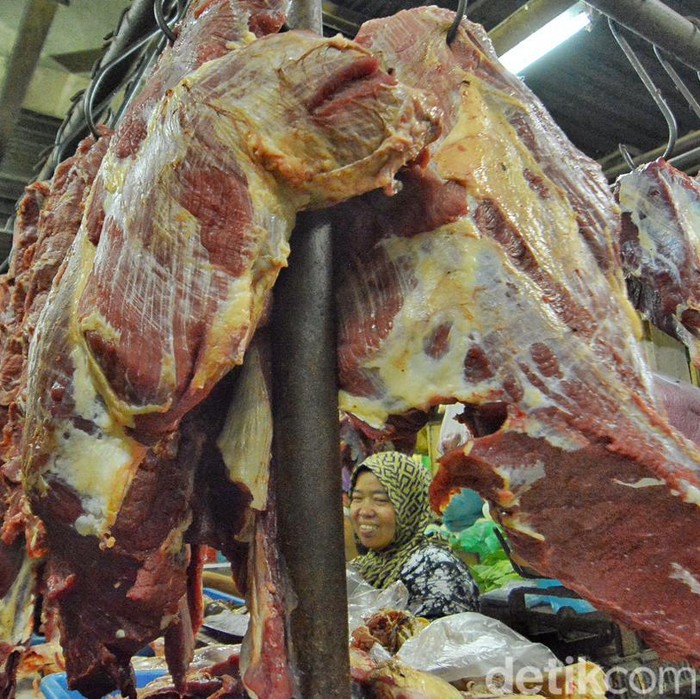 pedagang daging sapi di pasar DTC Wonokromo