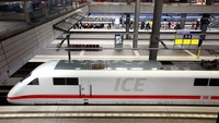 GDL menuntut kenaikan gaji, pembayaran ekstra untuk mengatasi inflasi sebanyak satu kali, dan pengurangan jam kerja mingguan dari 38 menjadi 35. Deutsche Bahn mengatakan pihaknya telah mengajukan tawaran kenaikan gaji sebesar kenaikan 11 persen.  