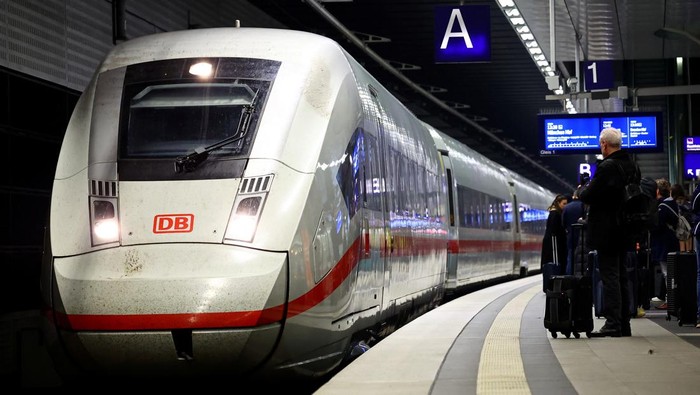 A high-speed train ICE of Deutsche Bahn railway operator waits for departure at the main station in Berlin, Germany, March 4, 2024. REUTERS/Lisi Niesner