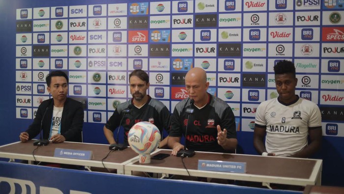 Pelatih Madura United Mauricio Souza