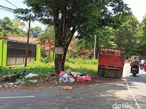 Sampah Menumpuk di Pinggir Jalan Raya, Pemkot Palopo Salahkan Warga