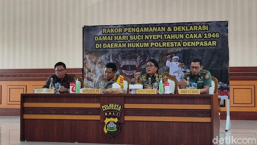 (dari kiri) Wawali Denpasar, Kapolresta Denpasar, Bupati Badung, dan Dandim 1611/Badung di Polresta Denpasar, Selasa (5/3/2024).