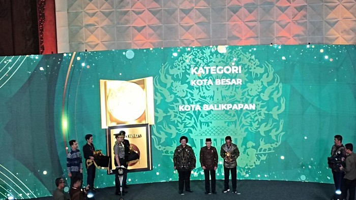 Penyerahan Penghargaan Adipura 2023 di KLHK (Tiara/detikcom)