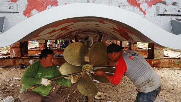 Melihat Perawatan Kapal Cepat di Sabang