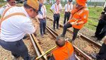 Persiapan Mudik, KAI Inspeksi Jalur Kereta Cikampek-Cikarang Pakai Dresin