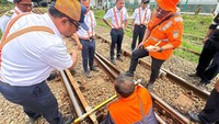 Dari hasil pemeriksaan, keseluruhan jalur mulai Stasiun Cikampek sampai dengan Stasiun Cikarang dinyatakan aman.