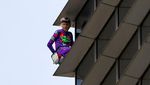 Aksi Spiderman Panjat Gedung 47 Lantai di Filipina