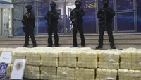 Polisi dari Badan Pengawasan Narkotika Thailand pada Senin mengumumkan bahwa mereka telah menyita total 14 juta metamfetamin tablet dan 1,2 ton metamfetamin kristal dalam sembilan kasus besar terpisah bulan lalu di mana 21 tersangka ditangkap. Pada bulan Desember, pihak berwenang Thailand mengatakan mereka telah menyita 50 juta tablet metamfetamin, yang merupakan jumlah tertinggi di negara tersebut, di provinsi barat Kanchanaburi, dekat perbatasan Myanmar.