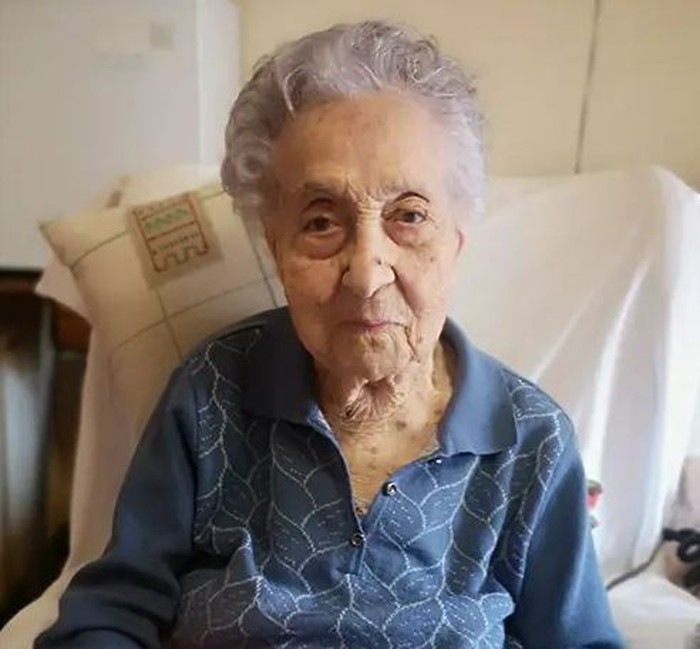 Hari ini adalah hari ulang tahun ke 117 orang tertua yang masih hidup di dunia, Maria Branyas Morera. Maria lahir pada tanggal 4 Maret 1907 di San Francisco, AS, tetapi kembali ke Spanyol bersama keluarganya ketika dia berusia delapan tahun untuk menetap di Catalonia.