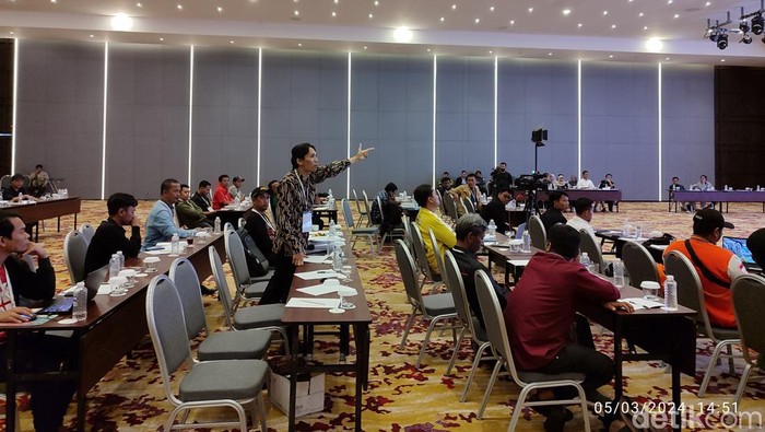Rapat pleno terbuka penghitungan suara di tingkat KPU Kota Serang. (Bahtiar/detikcom)
