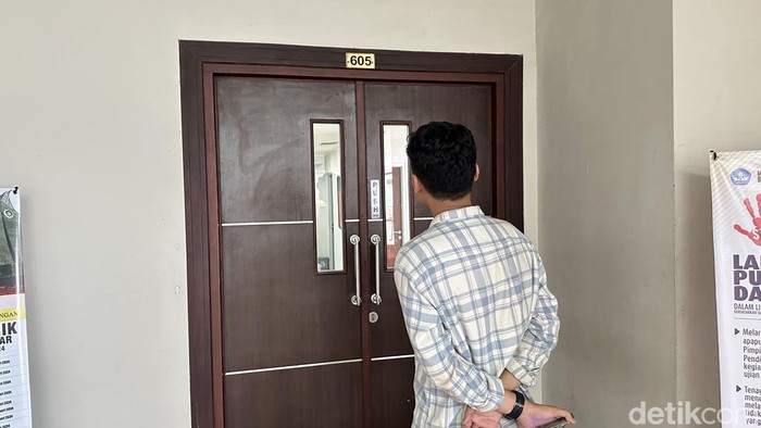 Ruangan tempat tim investigasi memeriksa 3 orang di lantai 6 Menara Pinisi UNM.