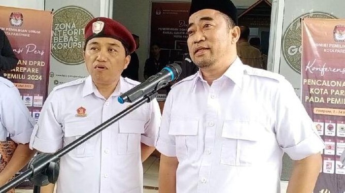 Sekretaris DPC Gerindra Parepare Arief Rahman (kanan).