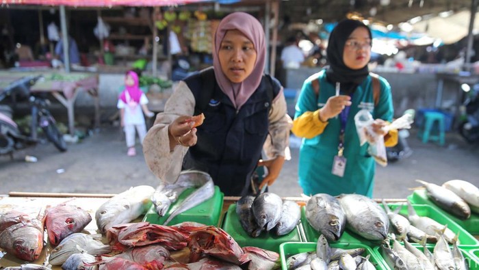 Sidak Pengawasan Pangan Terpadu digelar di Pasar Lembang, Ciledug, Kota Tangerang. Sidak ini untuk mencegah pangan berbahaya beredar jelang Ramadan.