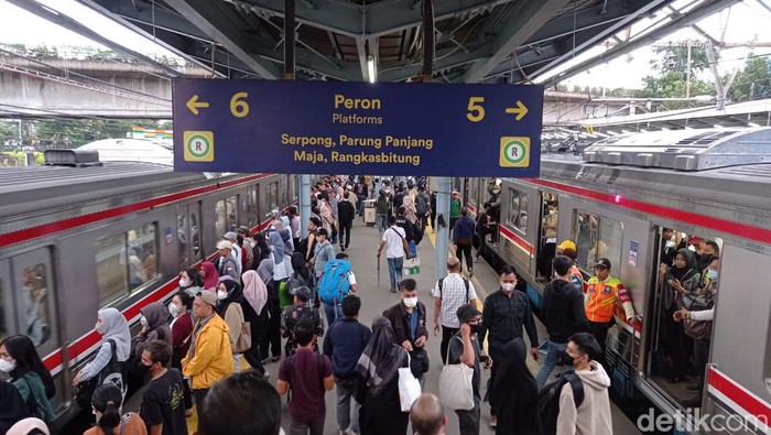 Situasi Stasiun Tanah Abang, Selasa (5/3/2024) sore