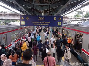 Awal Ramadan, Pengguna KRL Banyak Berhenti di Stasiun Tanah Abang
