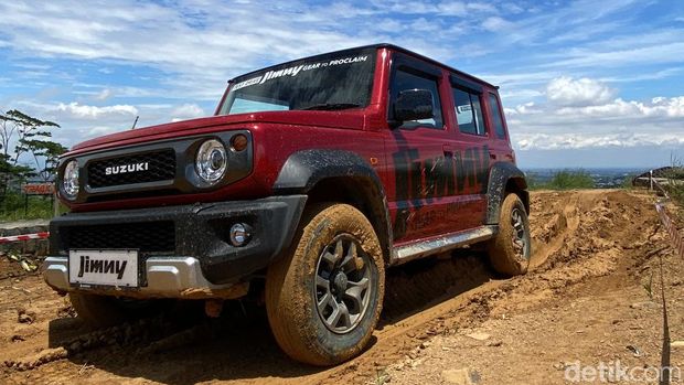 Suzuki Jimny 5 Pintu