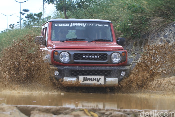 Suzuki Jimny 5 Pintu