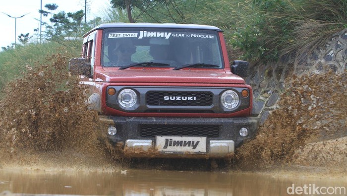 Suzuki Jimny 5 Pintu