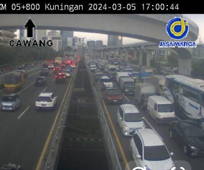 Tangkapan layar live CCTV Jalan Tol Dalam Kota pada Selasa (5/3/2024) via Travoy