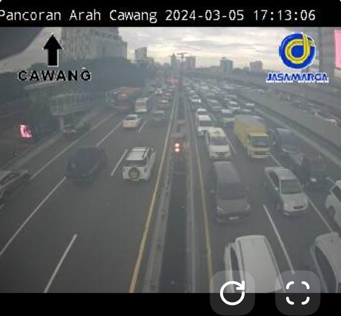 Tangkapan layar live CCTV Jalan Tol Dalam Kota pada Selasa (5/3/2024) via Travoy