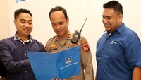 Perusahaan pembiayaan ACC mengimbau masyarakat untuk tidak mengalihkan kendaraan yang masih dalam masa kredit, karena hal tersebut akan berakibat hukum pidana. Hal itu disampaikan Corporate Communication & Strategic Management Head Astra Credit Companies (ACC) Riadi Prasodjo didampingi Legal Business Head Ikhsan Abdillah disela Media Gathering, di Bandung.