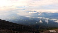Di dekat kawah Gunung Marapi.