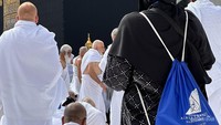 Alhamdulillah diberi kesempatan berdoa di depan Kabah.
