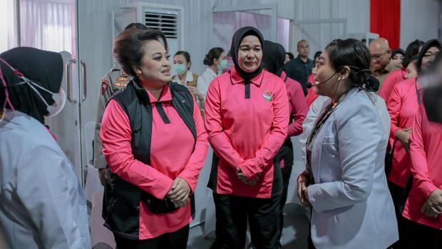 Yayasan Kemala Bhayangkari menggelar kegiatan bakti sosial dan kesehatan di Kelurahan Cikiwul, Kecamatan Bantar Gebang, Kota Bekasi. (dok Ist)