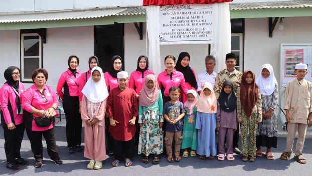 Yayasan Kemala Bhayangkari menggelar kegiatan bakti sosial dan kesehatan di Kelurahan Cikiwul, Kecamatan Bantar Gebang, Kota Bekasi. (dok Ist)