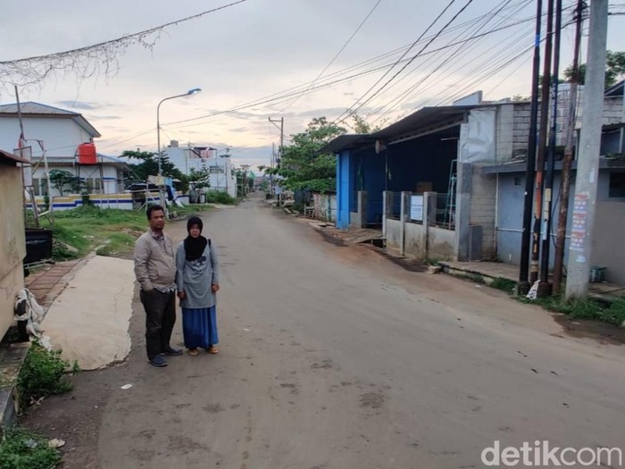 Ahli waris menunjukkan tanah milik leluhurnya yang saat ini sebagian digunakan untuk Jalan Truntum di Kelurahan Krapyak, Kota Pekalongan, Rabu (6/3/2024).