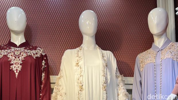 Toko Zameka Blok B LT. SLG LOS F NO.108. Menjual aneka dres dan gamis.