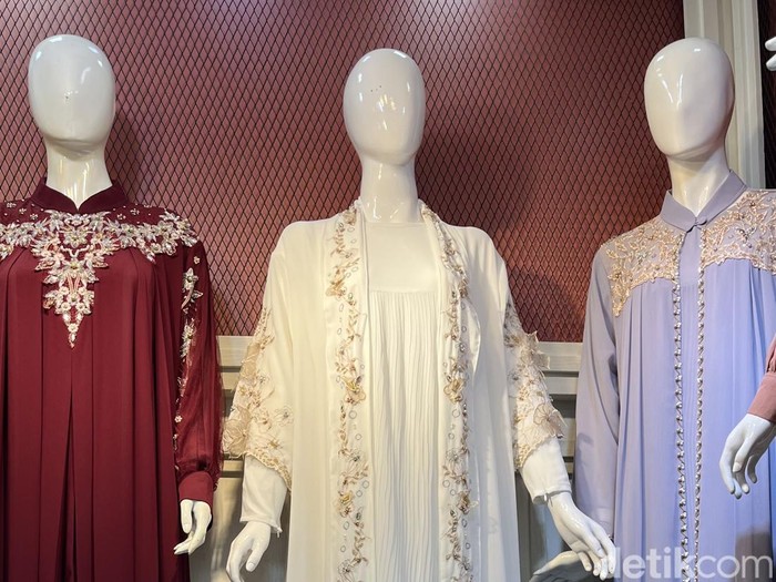 Toko Zameka Blok B LT. SLG LOS F NO.108. Menjual aneka dres dan gamis.