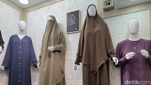 CDK Abaya khimar Blok B SLG LOS F NO. 111. Menjual abaya dan khimar.