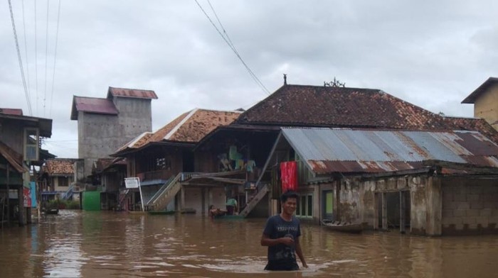 Banjir di Muratara masih merendam 1.811 rumah warga.