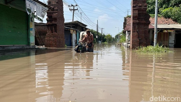 Banjir merendam Desa Kenanten Mojokerto