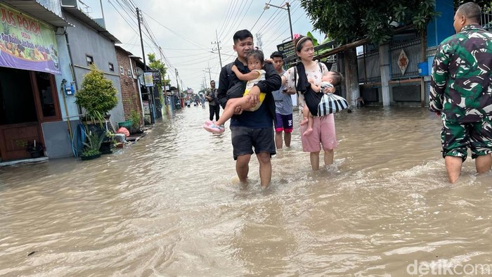 Banjir Rendam 1 Kelurahan di Kota Mojokerto, Siswa 2 Sekolah Dipulangkan