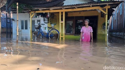 Banjir Setinggi 1 Meter Rendam Desa Kademangan di Jombang