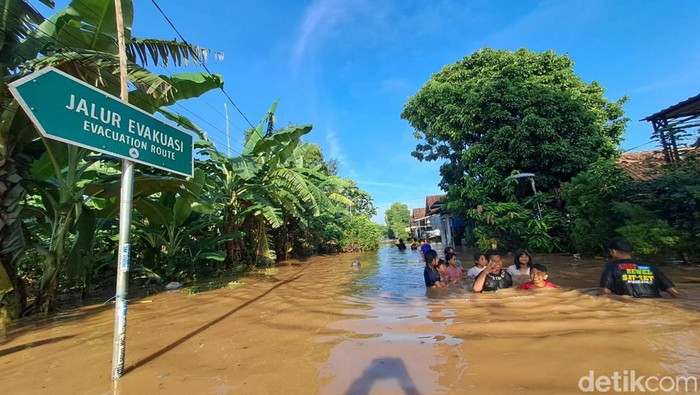 Banjir setinggi 1 meter rendam Desa Kademangan, Jombang