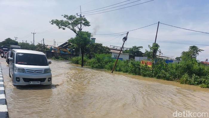 Banjir yang terjadi di jalur pantura Cirebon