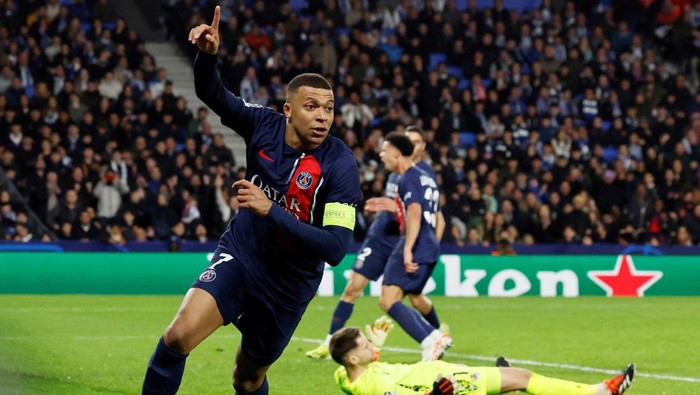 Soccer Football - Champions League - Round of 16 - Second Leg - Real Sociedad v Paris St Germain - Reale Arena, San Sebastian, Spain - March 5, 2024 Paris St Germains Kylian Mbappe celebrates scoring their second goal REUTERS/Vincent West     TPX IMAGES OF THE DAY